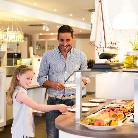 Hotel Markgrafenheide 3*