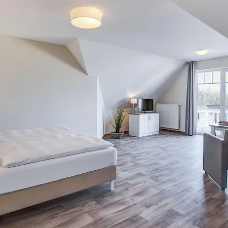 Hotel Markgrafenheide 3*
